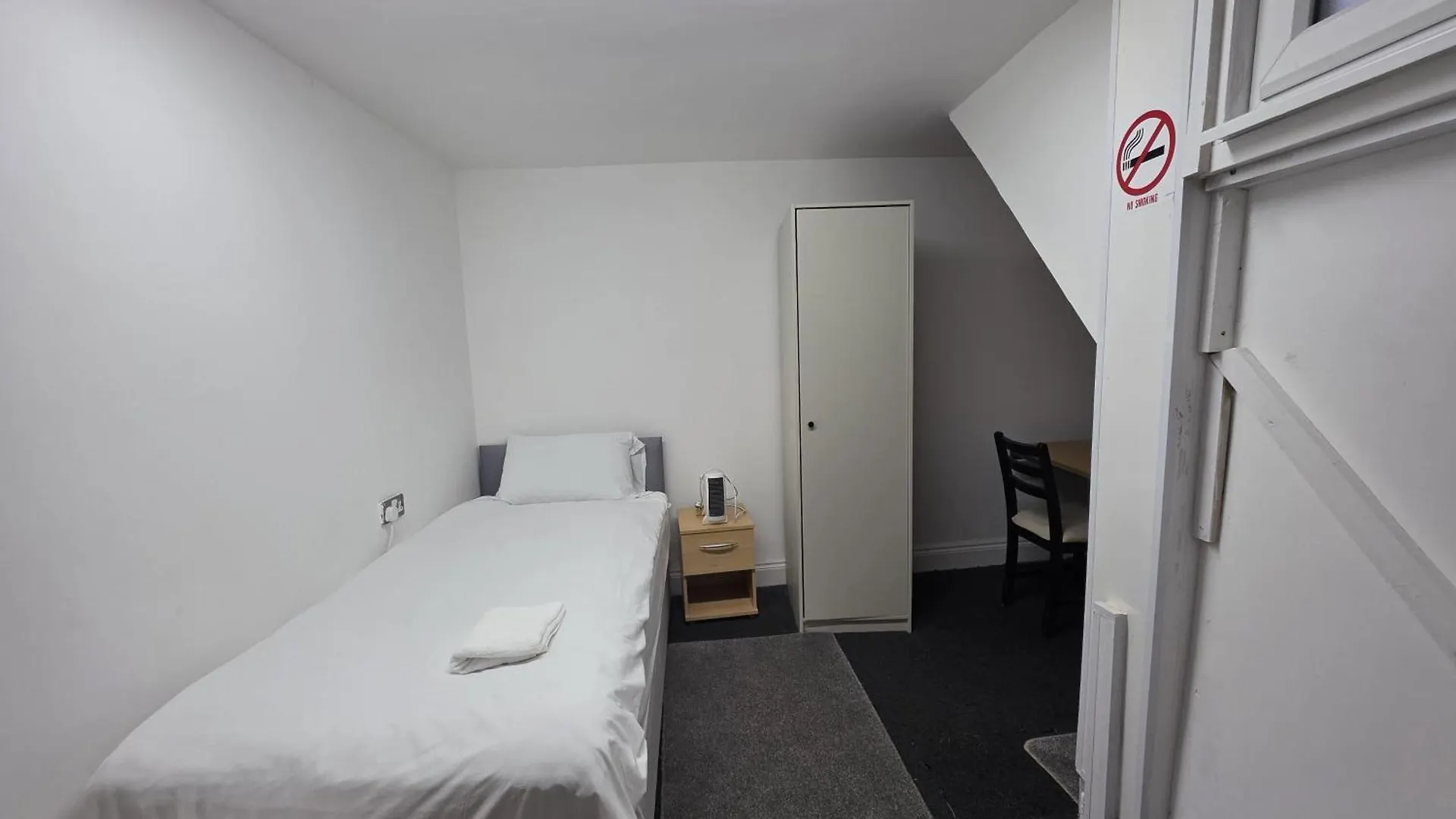 Spacious 3-Bedroom Apartment Near Stratford, 1 Minute From Train Station London