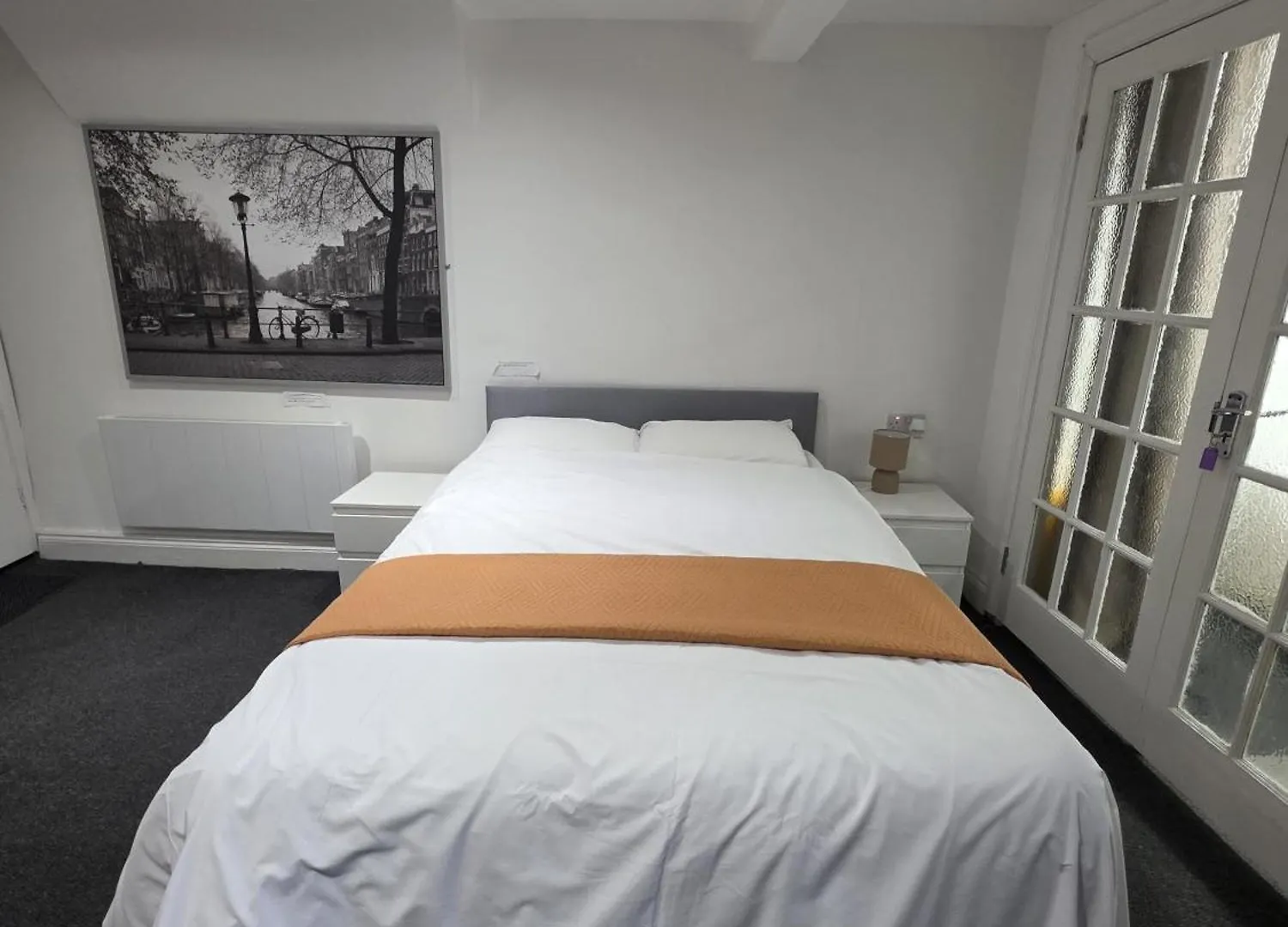 Spacious 3-Bedroom Apartment Near Stratford, 1 Minute From Train Station London